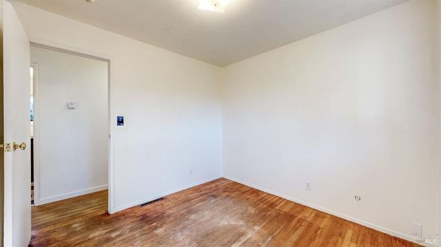 4872 Canyon Dr, Santa Rosa, CA 95409