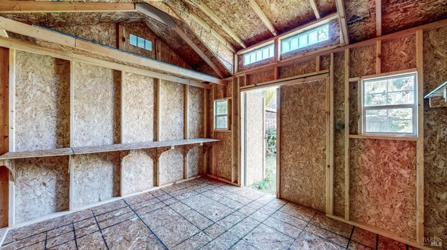 4872 Canyon Dr, Santa Rosa, CA 95409