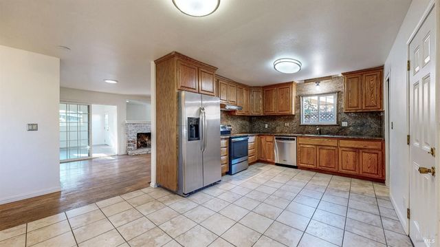 4872 Canyon Dr, Santa Rosa, CA 95409