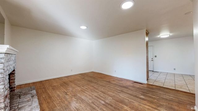 4872 Canyon Dr, Santa Rosa, CA 95409