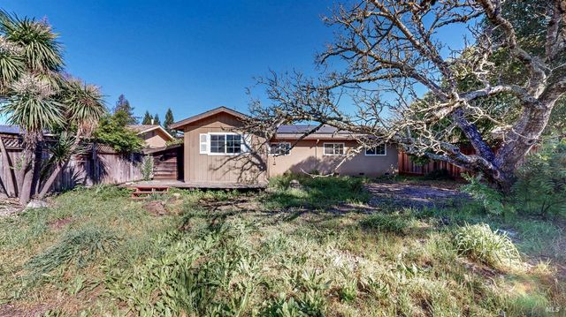 4872 Canyon Dr, Santa Rosa, CA 95409