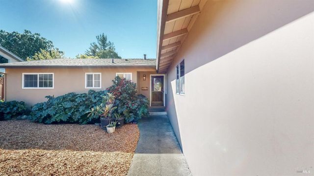 4872 Canyon Dr, Santa Rosa, CA 95409