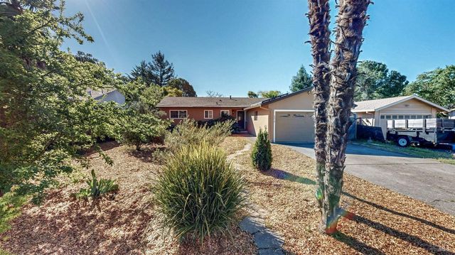 4872 Canyon Dr, Santa Rosa, CA 95409