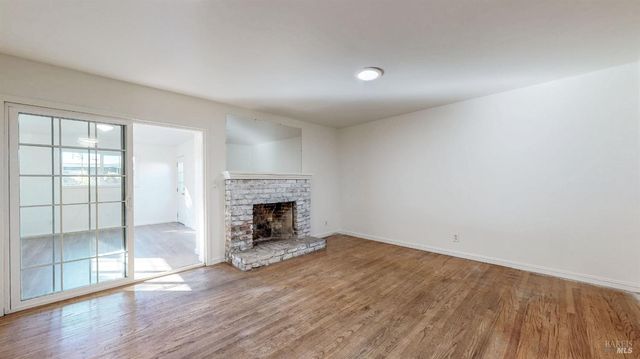 4872 Canyon Dr, Santa Rosa, CA 95409