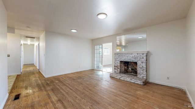 4872 Canyon Dr, Santa Rosa, CA 95409