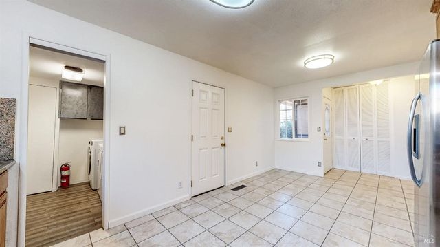 4872 Canyon Dr, Santa Rosa, CA 95409