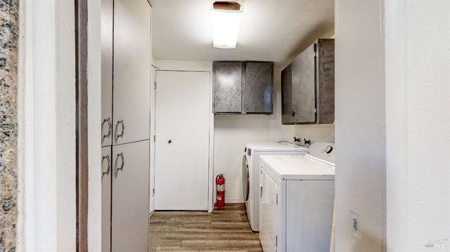 4872 Canyon Dr, Santa Rosa, CA 95409