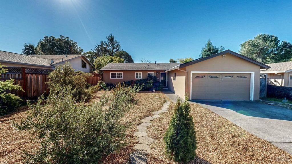 4872 Canyon Dr, Santa Rosa, CA 95409