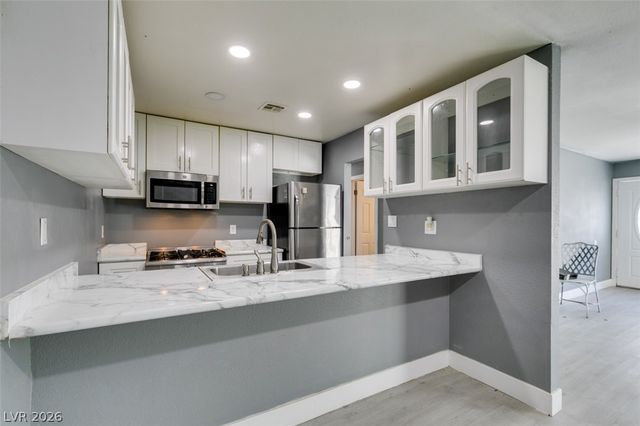 4562 Via San Rafael, Las Vegas, NV 89103