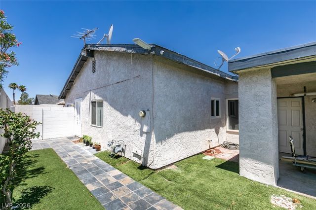 4562 Via San Rafael, Las Vegas, NV 89103