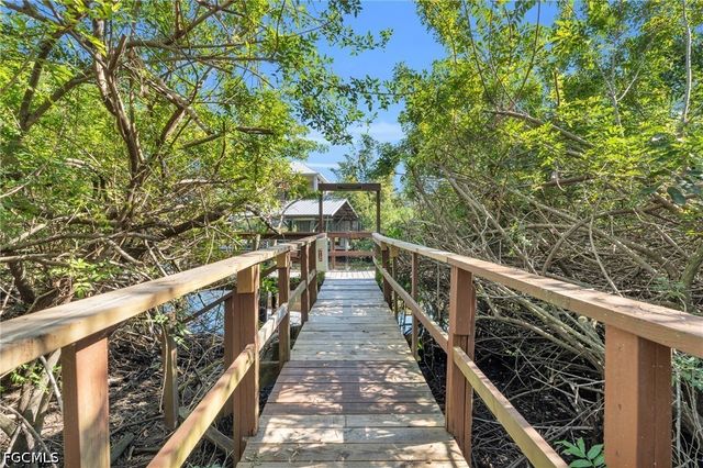5563 Foxlake DR, North Fort Myers, FL 33917