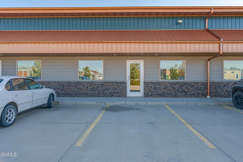 1301 Tacoma Avenue, Bismarck, ND 58504 photo 2