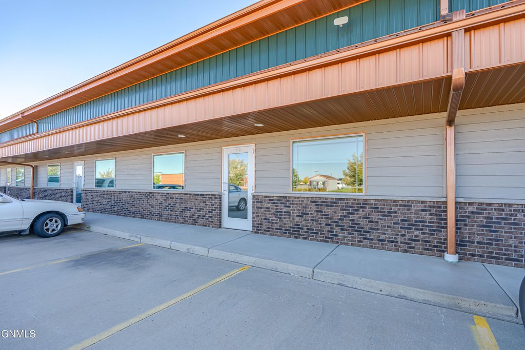 1301 Tacoma Avenue, Bismarck, ND 58504 photo 3