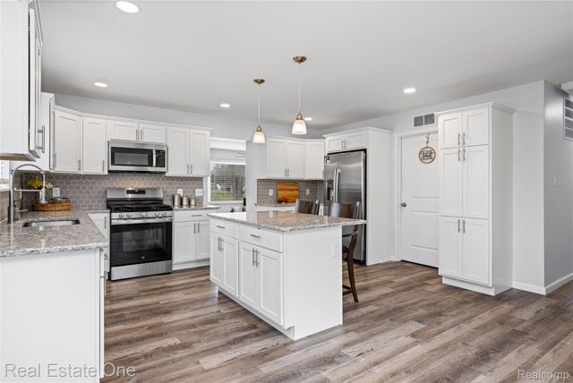 4913 Rioview Drive, Independence Charter Township, MI 48346