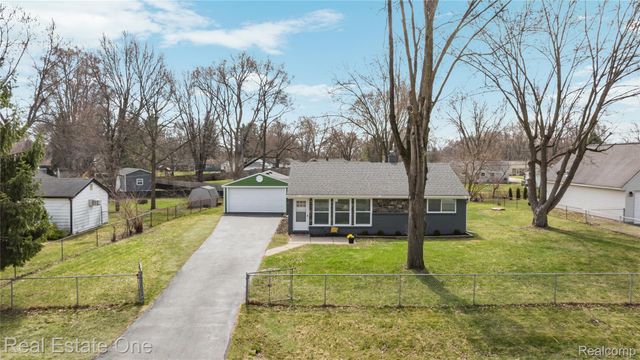 4913 Rioview Drive, Independence Charter Township, MI 48346