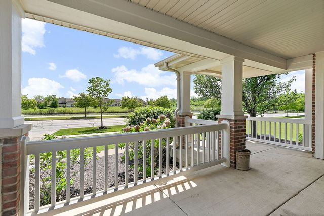 2702 Oak Drive, West Dundee, IL 60118