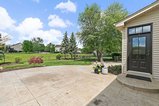 2702 Oak Drive, West Dundee, IL 60118