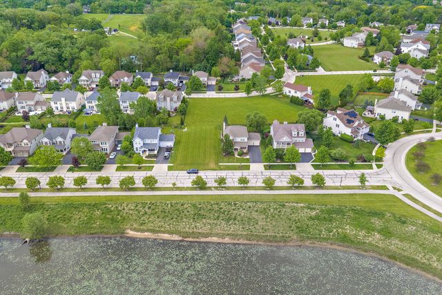 2702 Oak Drive, West Dundee, IL 60118