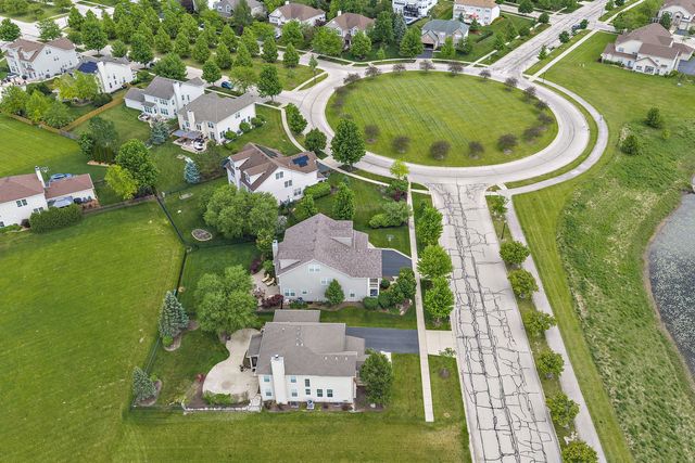 2702 Oak Drive, West Dundee, IL 60118