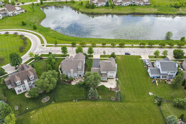 2702 Oak Drive, West Dundee, IL 60118