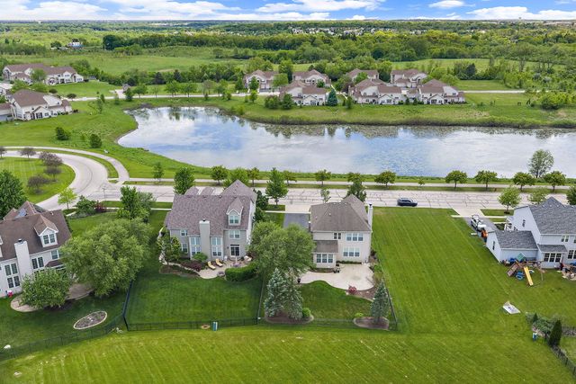 2702 Oak Drive, West Dundee, IL 60118