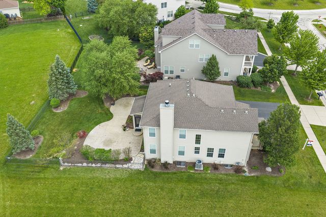 2702 Oak Drive, West Dundee, IL 60118