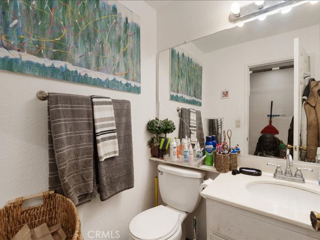 Image 12 of property listing at 15111 Freeman, Lawndale, CA 90260