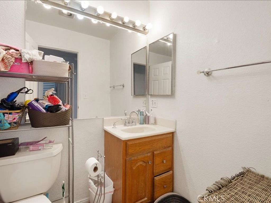 Image 23 of property listing at 15111 Freeman, Lawndale, CA 90260