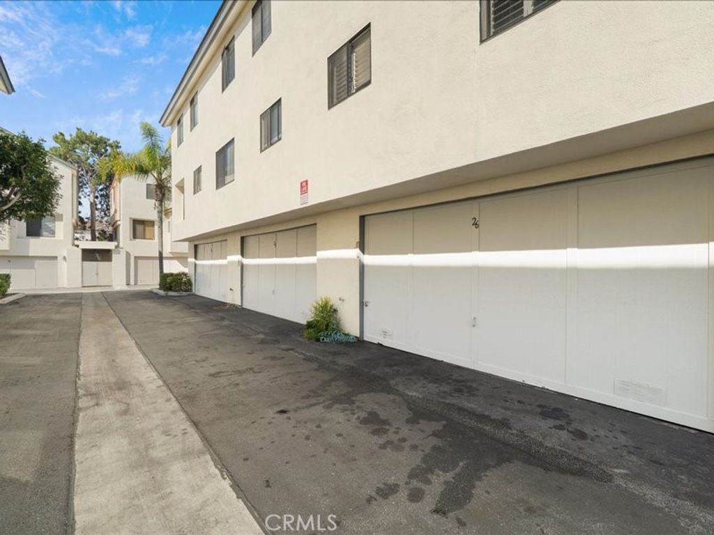 Image 42 of property listing at 15111 Freeman, Lawndale, CA 90260