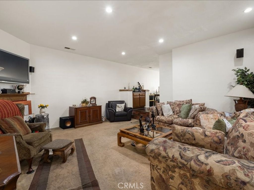 Image 8 of property listing at 15111 Freeman, Lawndale, CA 90260