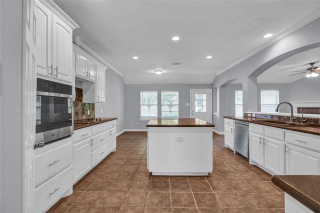 7411 Augusta Lane, Rosharon, TX 77583