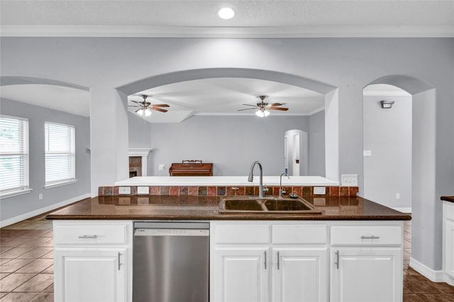 7411 Augusta Lane, Rosharon, TX 77583