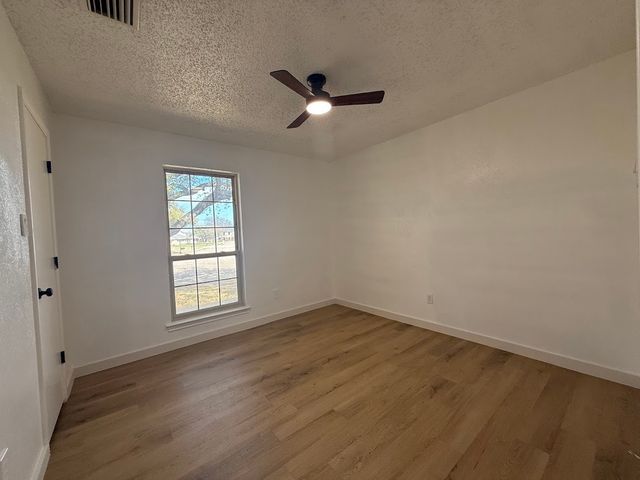 413 Kingsbridge Court, Garland, TX 75040