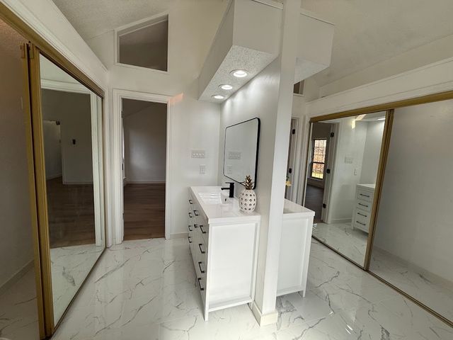 413 Kingsbridge Court, Garland, TX 75040