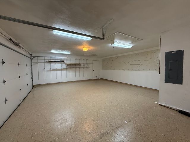 413 Kingsbridge Court, Garland, TX 75040