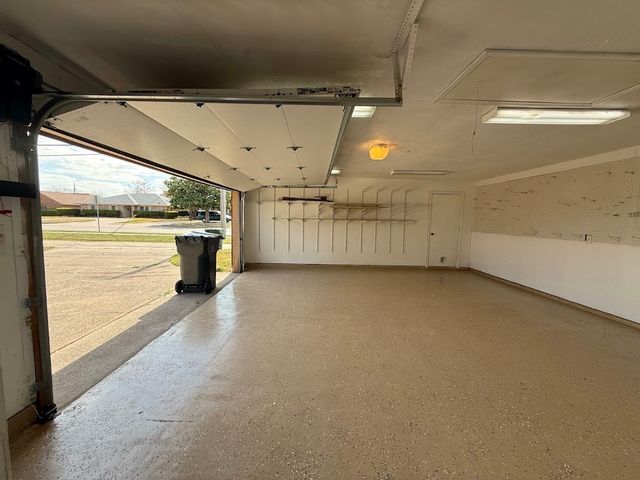 413 Kingsbridge Court, Garland, TX 75040