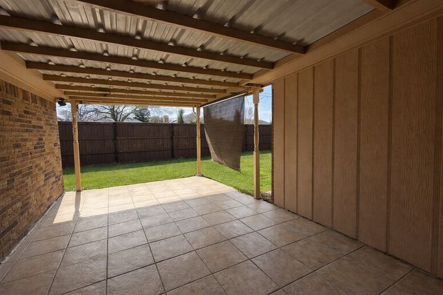 413 Kingsbridge Court, Garland, TX 75040