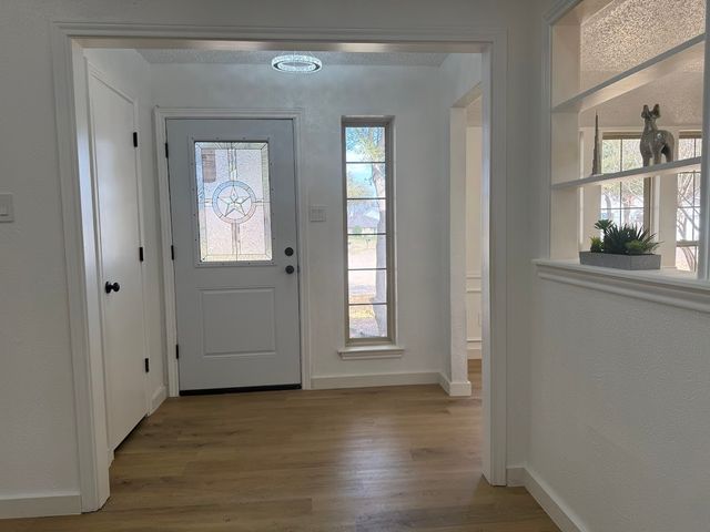 413 Kingsbridge Court, Garland, TX 75040