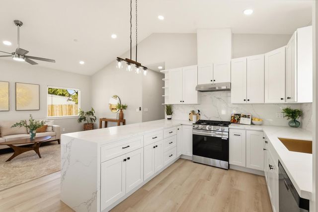 2450 Knoll St, Sacramento, CA 95815