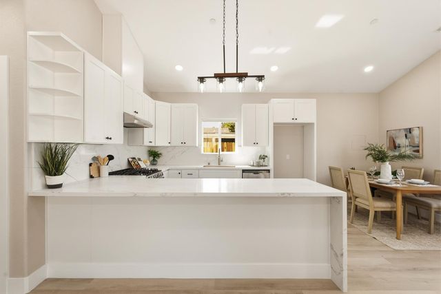 2450 Knoll St, Sacramento, CA 95815