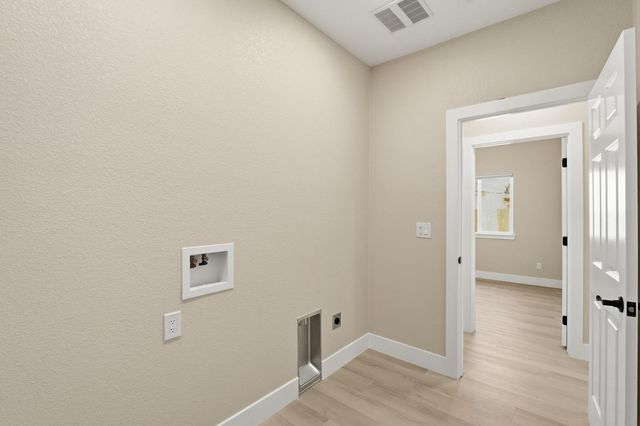 2450 Knoll St, Sacramento, CA 95815