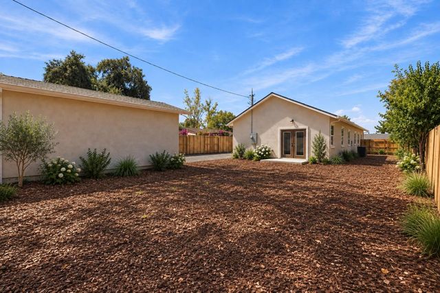 2450 Knoll St, Sacramento, CA 95815