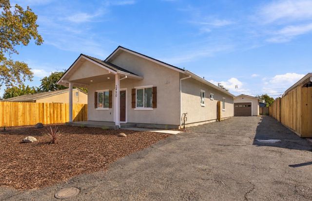 2450 Knoll St, Sacramento, CA 95815