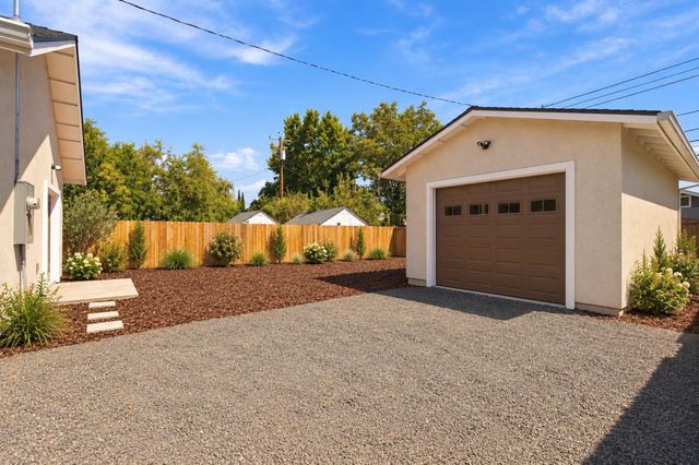 2450 Knoll St, Sacramento, CA 95815