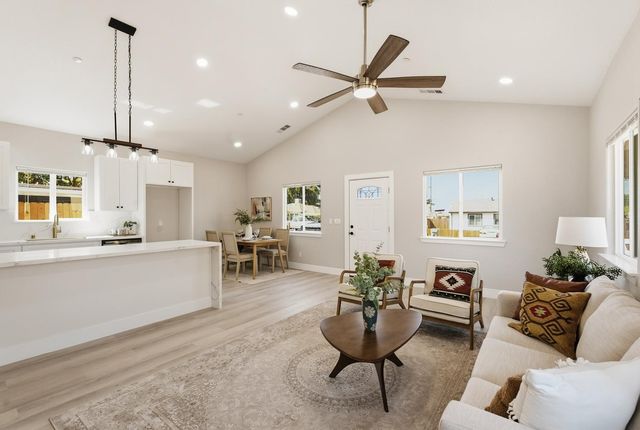 2450 Knoll St, Sacramento, CA 95815