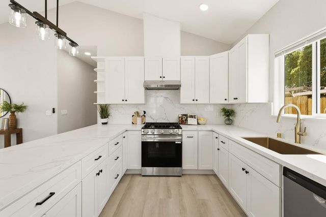 2450 Knoll St, Sacramento, CA 95815