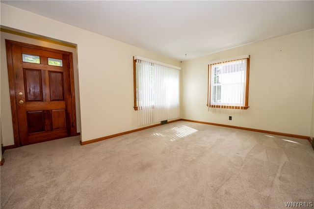 44 Warren Avenue, West Seneca, NY 14224