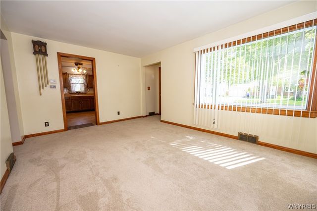 44 Warren Avenue, West Seneca, NY 14224