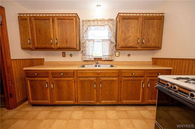 44 Warren Avenue, West Seneca, NY 14224
