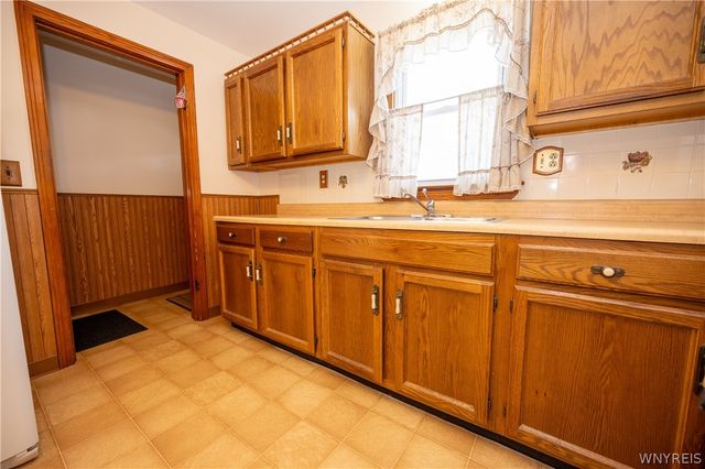 44 Warren Avenue, West Seneca, NY 14224